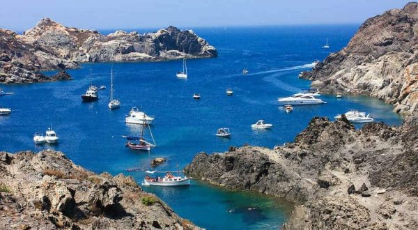 Cap de Creus en Barca Descubre por mar el Cap de Creus una de las zonas más bonitas del litoral catalán.
